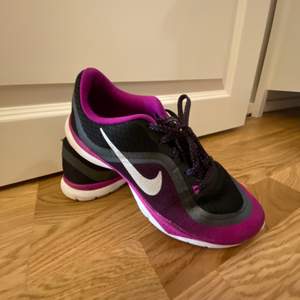 Nike, training skor i storlek 38