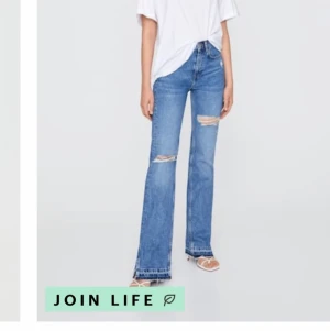 Pull&bear Jeans med Slits, storlek 36 - Ett par snygga jeans med slits. Aldrig använda, prislappen finns kvar! Storlek 36💕💕 