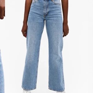 Monki jeans - Säljer supertrendiga Jens från Monki i modellen Yoko mod blue. Nypris 400kr 🧡 Köparen står för frakten (63kr) 