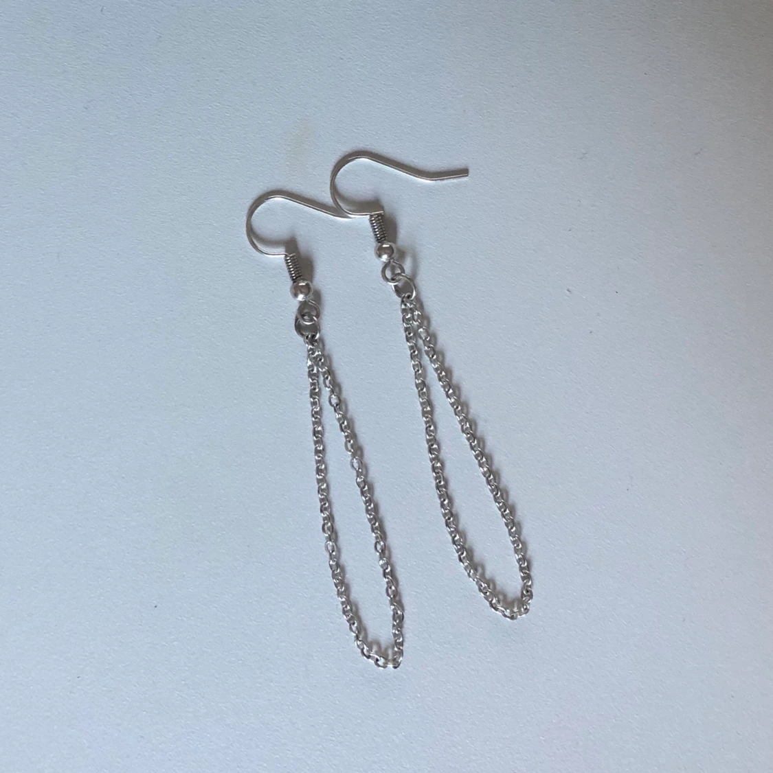Örhängen med tunna kedjor  - 90