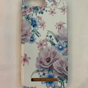 Ideal of Sweden - Jättefint skal nu till sommaren från Ideal of Sweden 🌷 Passar till IPhone 7/8+ och det är nästan aldrig använt! Buda i kommentarerna, den med högst bud får det (120kr) 