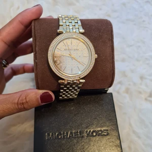_ - Säljer min äkta Micheal Kors klockan i guld           Inget batteri😊😇+frakten 