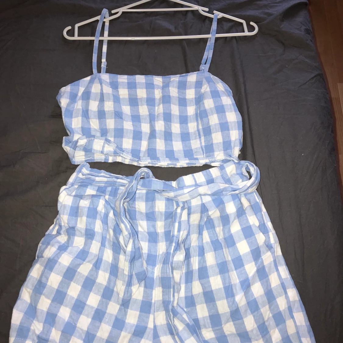 Blå vitt set med topp och skjorts