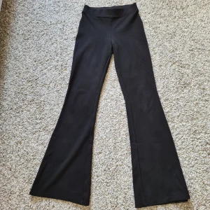 Strl XS - Stretchbyxorna från ginatricot 😊