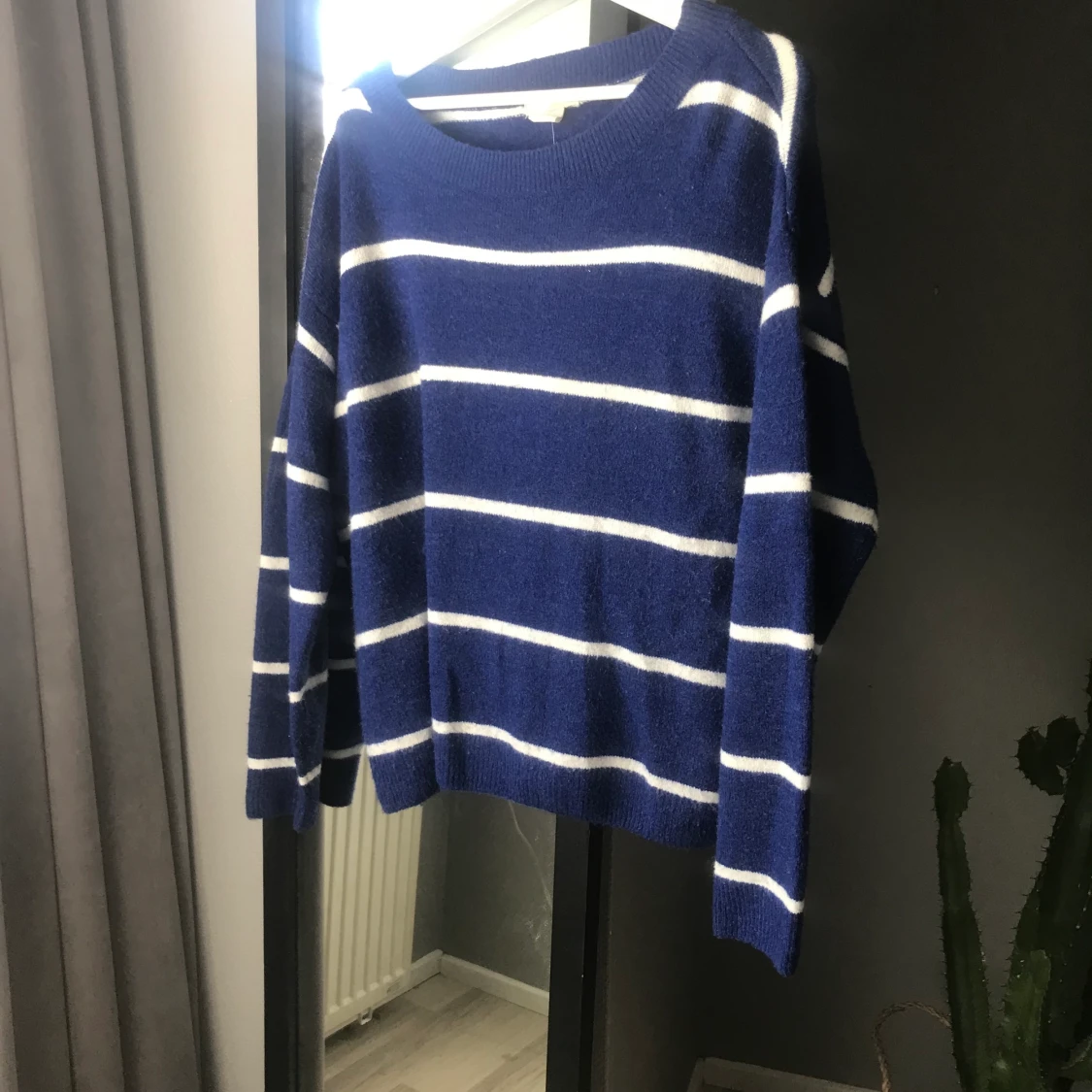 Randig finstickad tröja 