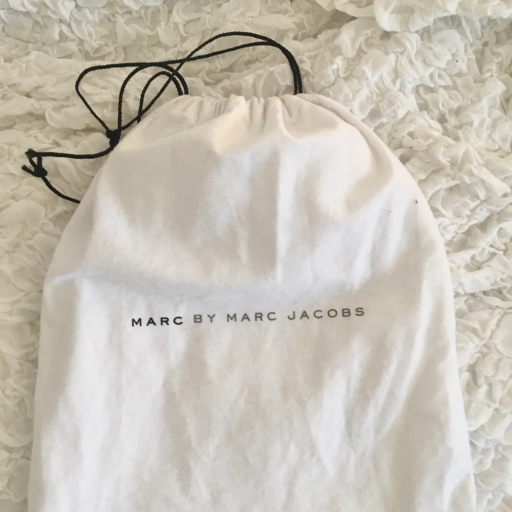 Jätte clean dustbag från Marc by Marc Jacobs. 🤍 frakt tillkommer . Accessoarer.