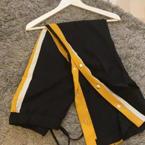 Byxor  - Byxor från VERO MODA strl M, använd enbart 2 ggr. 