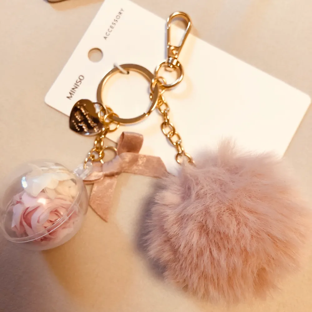 Miniso key chain or bag accessories, very beautiful fashion accessories 💃🏼🎀👜... for only 50kr!!! 🐹🦋🐼. Accessoarer.