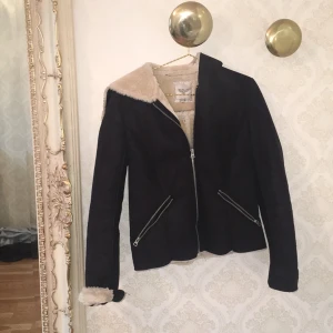  - Jacka från zara. Strl S. Använd ett tiotal gånger. Bra höstjackan 