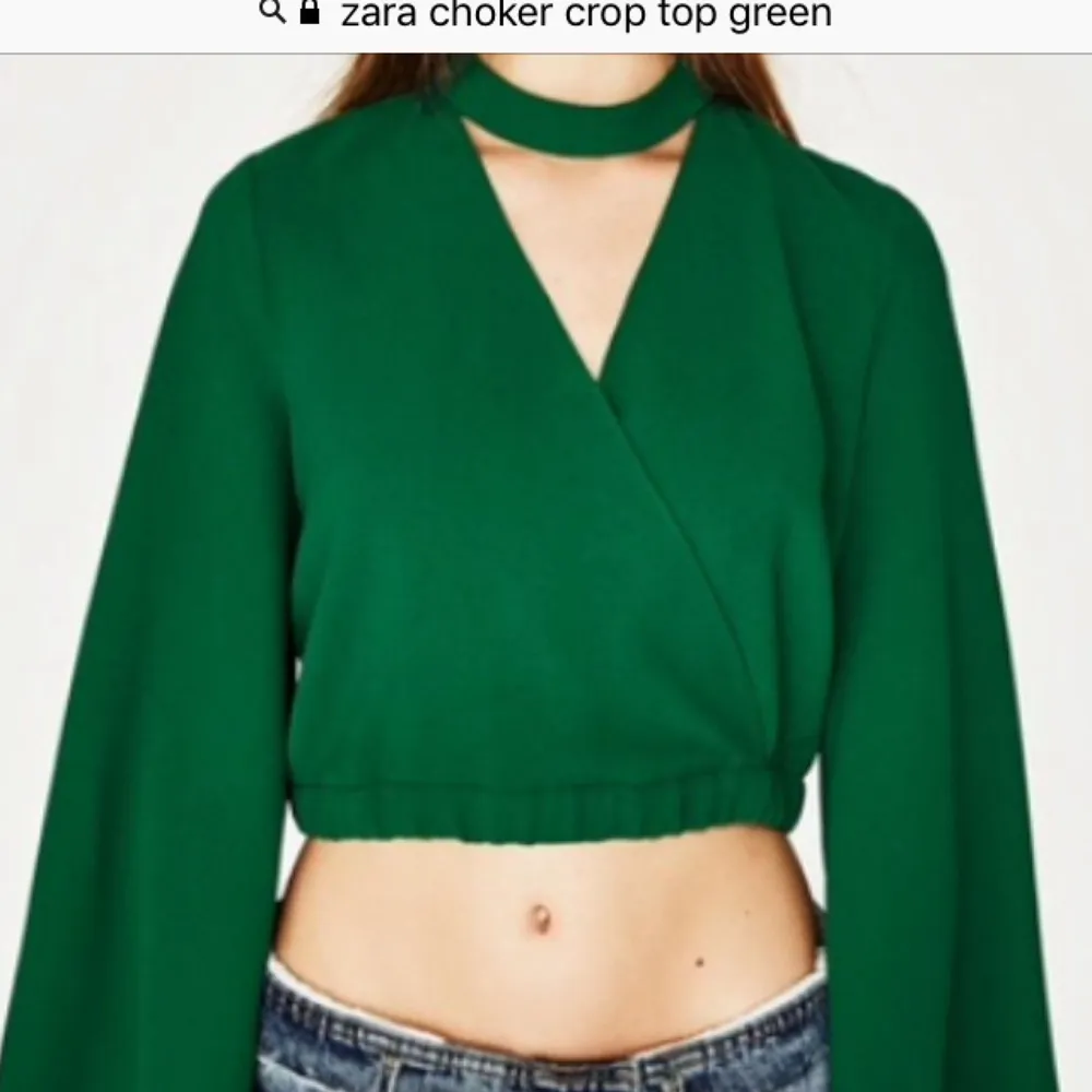 Dressy Zara green chocker top with Bell sleeves. Blusar.