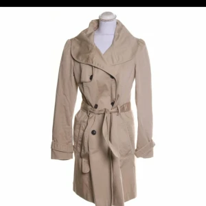  - Trenchcoat, beige och i toppskick!