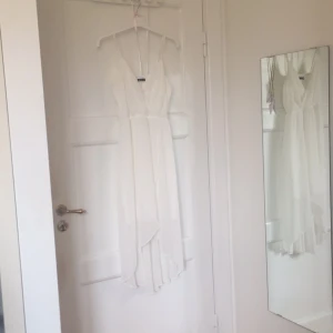  - Säljer denna söta vita klänning🌸 köparen står för eventuell frakt