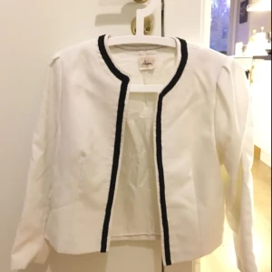  - Vintage skjorta köptes i en vintage butik några år sen. Jag aldrig använt den. Mycket bra skick Avhämtning eller köpare står för frakten