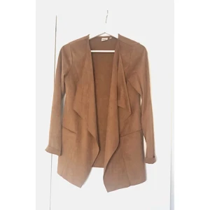  - ✨Tunn jacka i mockaimitation från Object ✨Nyskick ✨Storlek xS ✨Pris 150kr ✨Finns på Torpa i Jönköping ✨Skickas mot betalning