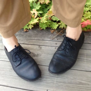  - Slitna men snygga gubbskor från Rokin. Inga problem att gå i dom fast klacken är sliten, man går inte snett. 