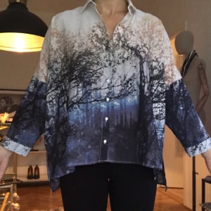  - Oversized blus/skjorta ifrån mango. Jag betalar frakt och har swish