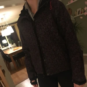  - Vinterjacka, använd men bra i skick Storlek XS