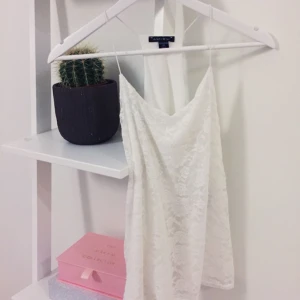  - Vit topp med spets🌸 bra skick! 