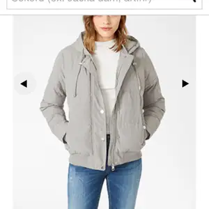 Jag säljer min jacka som jag nyligen köpt, den ät knappt använd och kostade ny 700, den passar en XS,S och kanske även en M. Den är i bra skick och varm till vintern