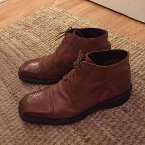  - Tiger of Sweden herrskor, frakt ingår inte! Använt men i jätte fin skick!