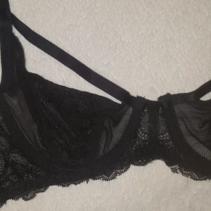  - BH från NLY Lingerie. 