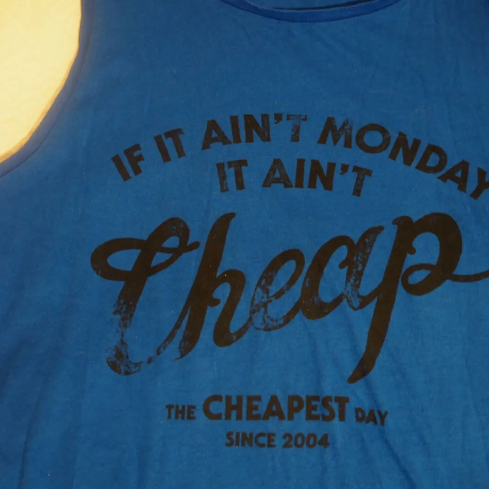 Från Cheap Monday! Knappt använd! 🌞. T-shirts.