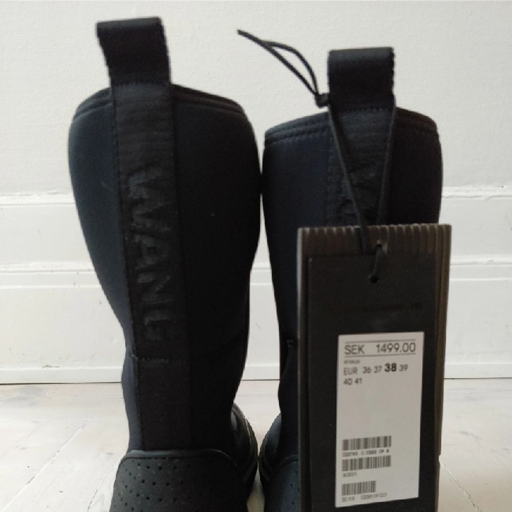 Brand new Alexander Wang x H&M boots. Comes with Alexander Wang bag. . Skor.