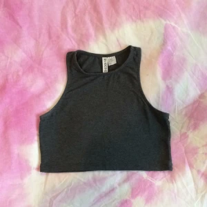  - Top från HM. Frakt tillkommer. 