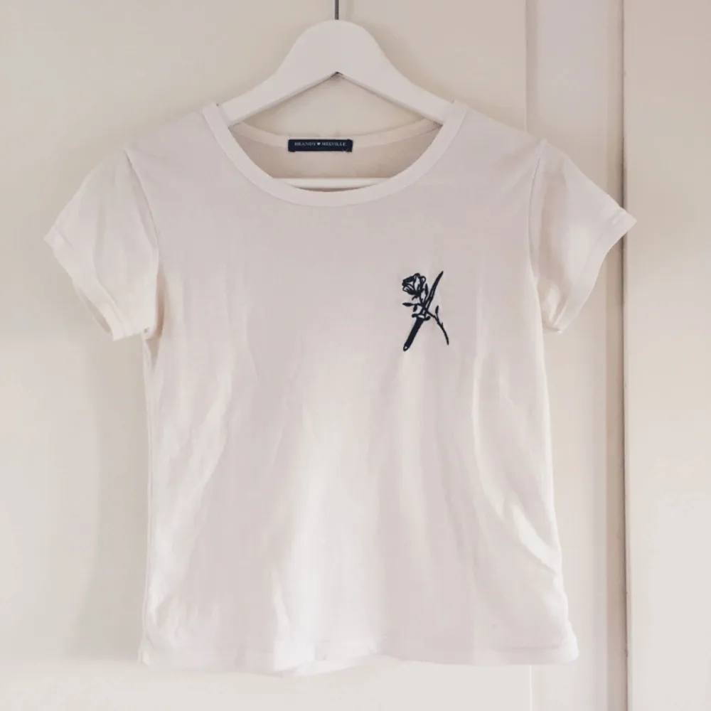 Fin t-shirt från Brandy Melville 🍭. T-shirts.