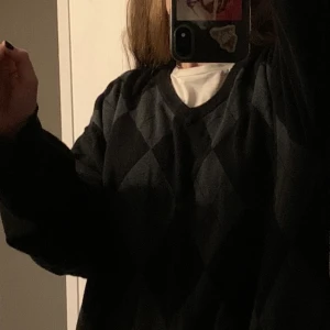 Vintage tröja - Unik oversized vintage tröja som ej kommer till användning. Köpt på beyond retro och sparsamt använd, därav bra kvalitet. Passar perfekt till hösten