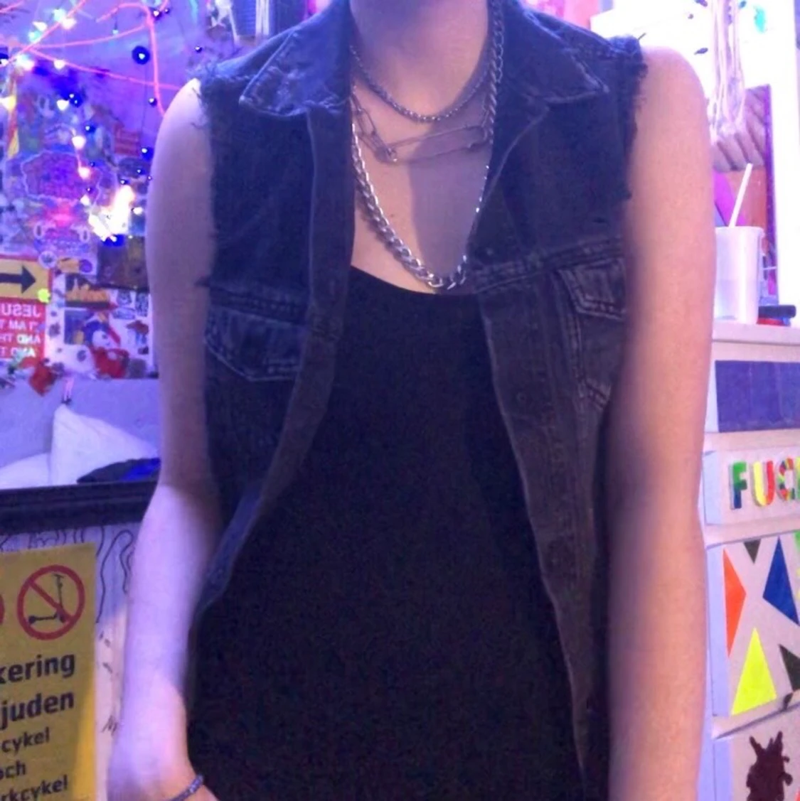 Svart jeansväst  - 90