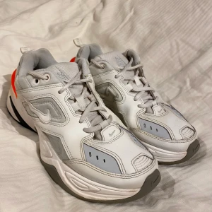 Nike M2K Tekno stl 37,5 - Knappt använda Nike M2K Tekno skor i storlek 37,5! Jättefina och trendiga till hösten! 