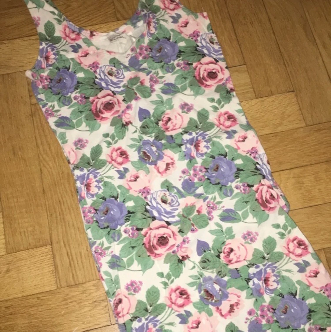 VINTAGE BLOMMIG KLÄNNING/ storlek xs / s 