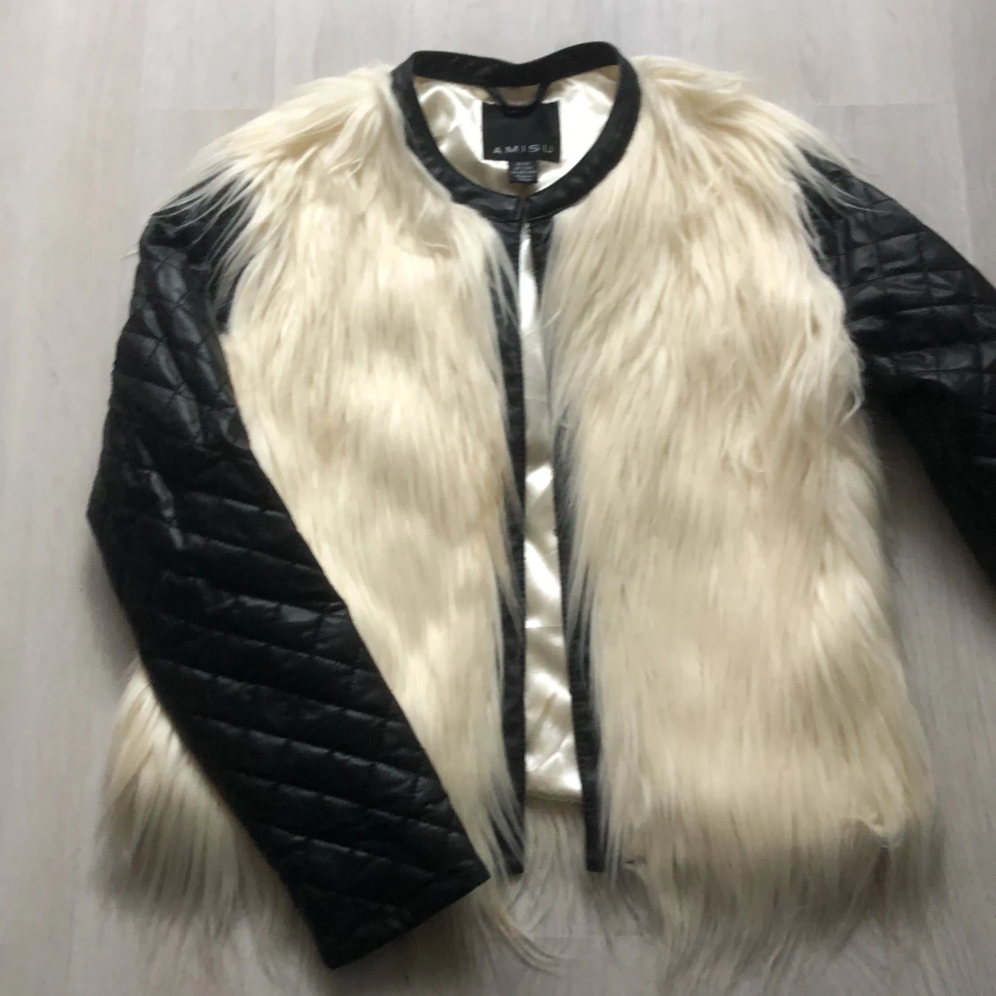 Skinnjacka med päls storlek 36