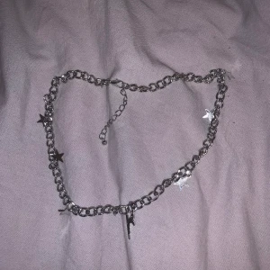 coolt halsband - aldrig andvänd, köptes för 50kr säljer för 30kr +köparen står för frakten (22kr)🤍
