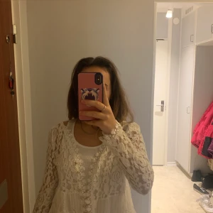 Tjusig cardigan - En så vacker cardigan som tyvärr inte kommer till användning mer:( hoppas den kan hamna hos en ägare som ger den uppmärksamheten den förtjänar. Dm för fler bilder! 