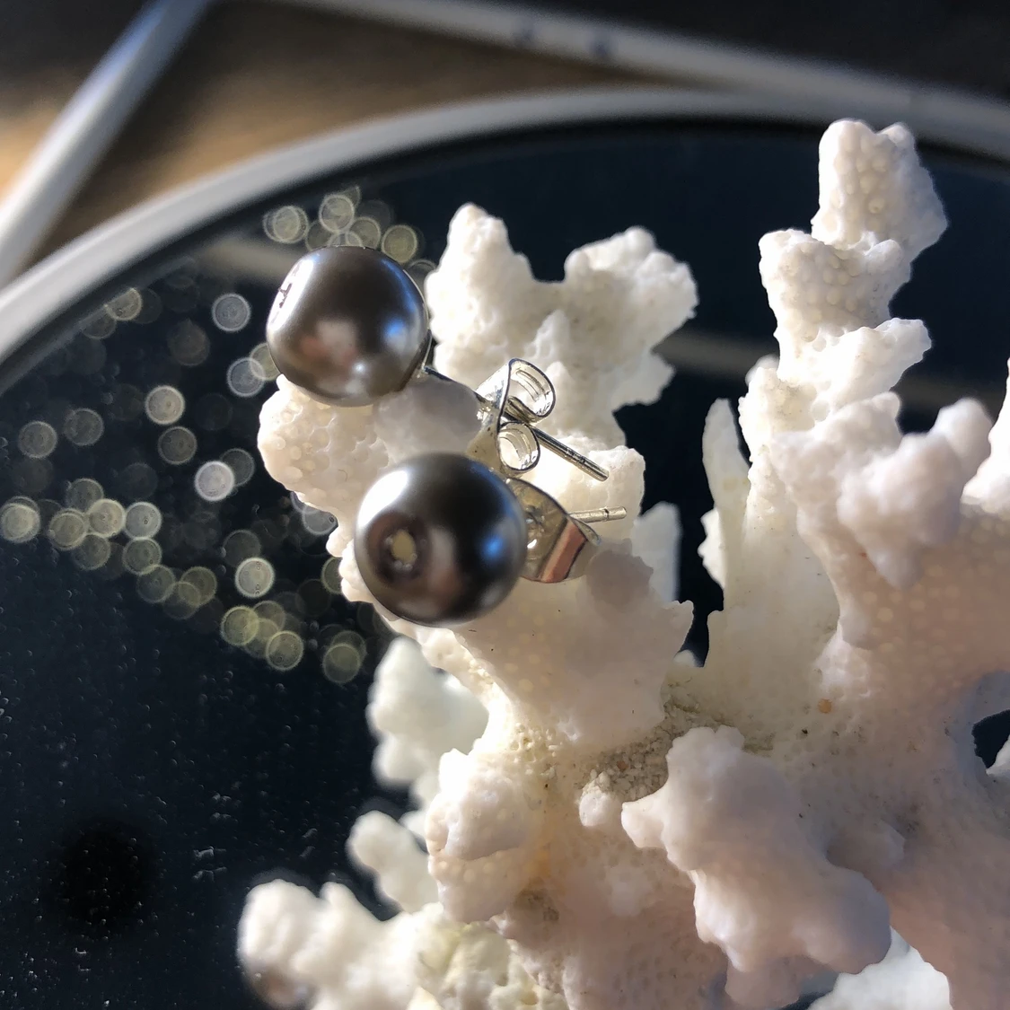 Silver örhängen med grå pärla - 90
