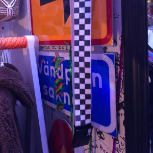 Rutigt Skärp  - Coolt rutigt skärp, köp på vans för typ 160kr, väldigt använt men inte jätte slitet. Köparen betalar frakt 