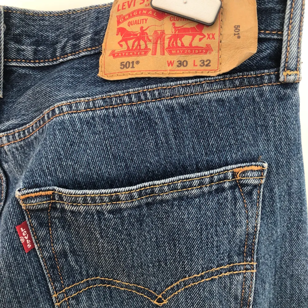 Ett par snygga och oanvända Levi’s jeans i storlek W30 L32. . Jeans & Byxor.