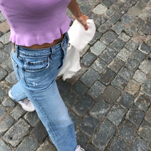 Levis jeans<3 - Säljer mina jätte fina levis jeans som tyvärr inte använda längre. Dom är storlek 25/30 och ska ha en ”kortare” passform. Dom är sparsamt använda och  ser helt nya ut:) köpter för 1200kr