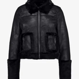 Jacka 💜 - Super snygg jacka från Zalando! Märket är noisy may. Storlek S