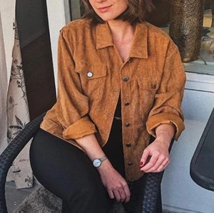 Skjortjacka - En brunbeige tunn skjortajacka 