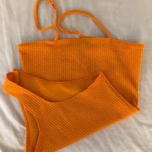 Snygg orange body från bikbok, strl XS🧡💛 kontakta för fler bilder! Köparen står för frakt 🚚 