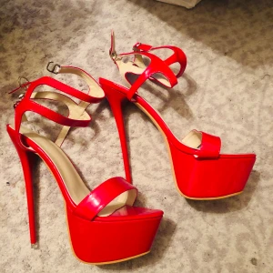 Skor helt nya - Helt nya storlek 40