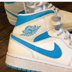 Jordans  - Säljer dessa fina jordans, stl 38.5, då de tyvärr är lite för små för mig:( använt fåtal gånger, alltså är de i mycket fint skick. Köparen står för frakten<33