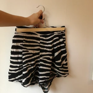 SHORTS - Tre shorts för 100 kr eller en för 50. Kan fixa fler bilder om någon vill ha!!💜