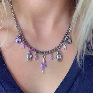 Lazzilei halsband - Köpt från instasidan ”Lazzilei”. Sparsamt använd.