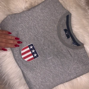 Äkta GANT tjocktröja  - Jag säljer min äkta GANT tjocktröja i strl XS. Hör av dig vid intresse! Ordinarie pris: 1000kr