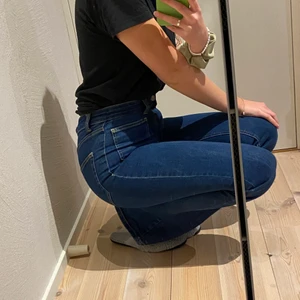 Bootcut jeans - Säljer desss fina bootcut jeans från pull&bear, använda typ 2 gånger❤️  köpare betalar frakt💫