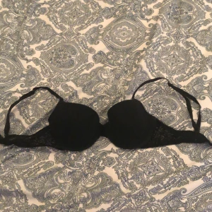 Bh  - En bh från H&M i 75b, har blivit för liten